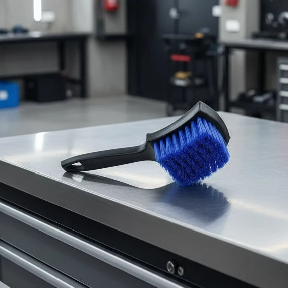 BROSSE DE NETTOYAGE PNEUS / MOQUETTES– Spéciale jantes et intérieur MasCar