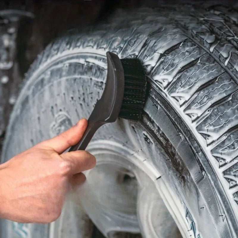 BROSSE DE NETTOYAGE PNEUS / MOQUETTES– Spéciale jantes et intérieur MasCar